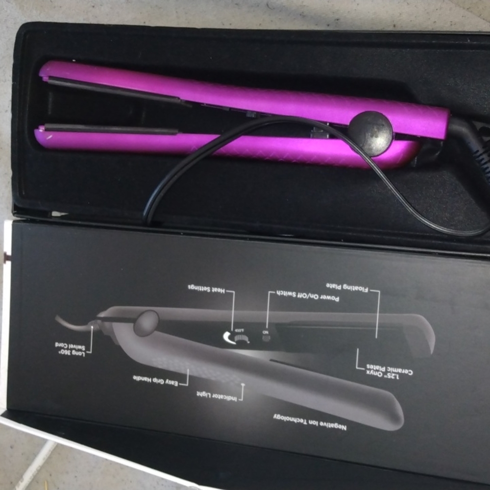 Herstyler ceramic straightener